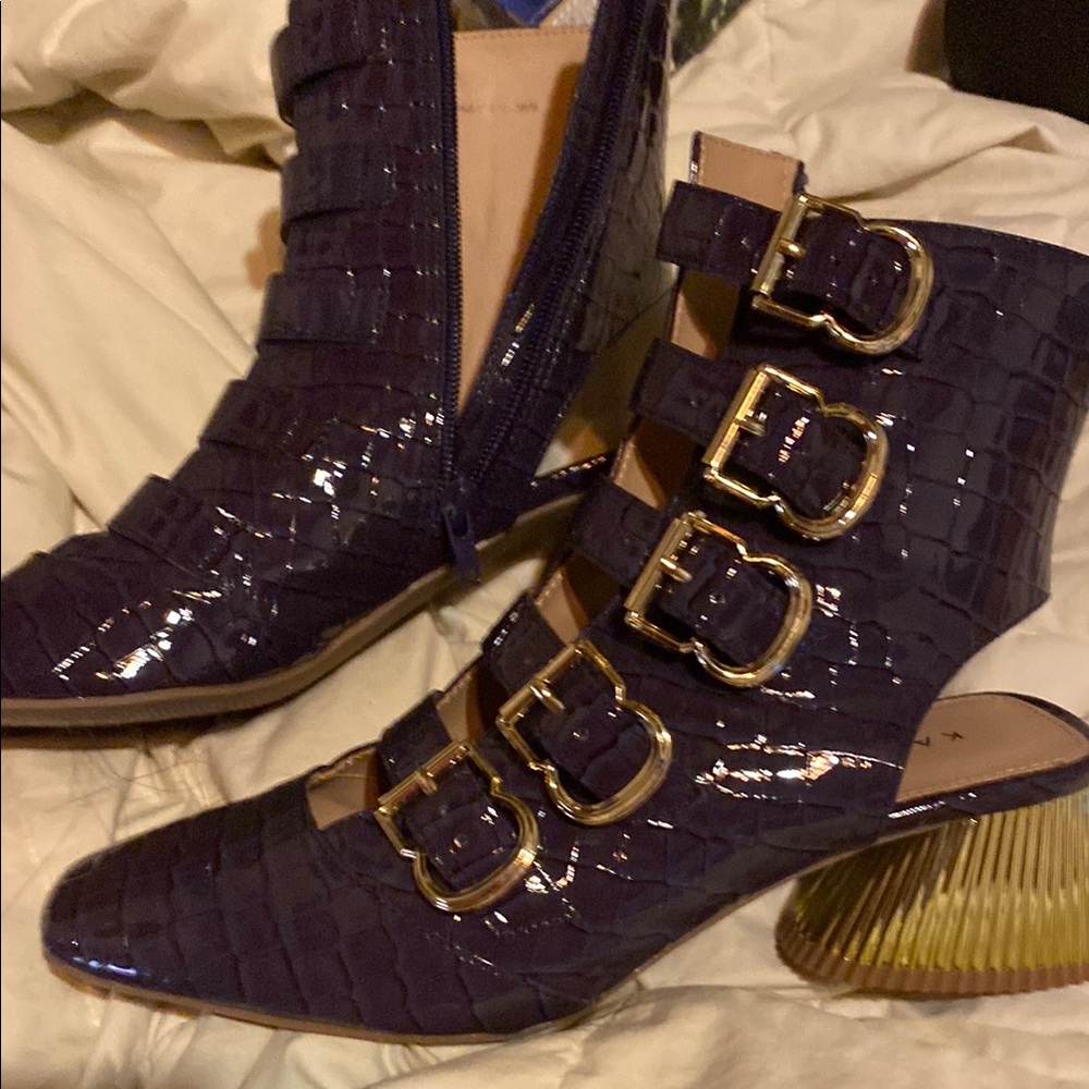 Stylish Women's Buckle Ankle Boots - Purple